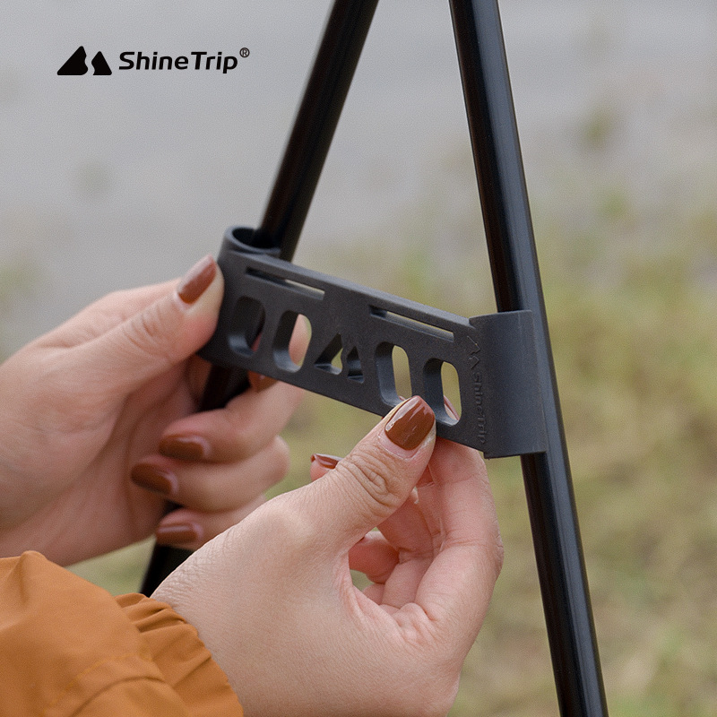 Camping Cooking Table - Shine Trip Outdoor Camping ชั้นวางสามเหลี่ยมด้านข้างหัวเข็มขัดมัลติฟังก์ชั่นบนโต๊ะอาหาร Rack